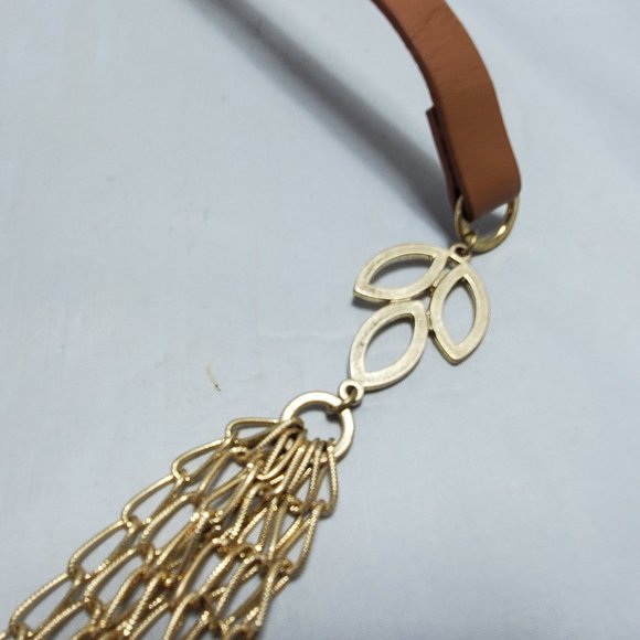 BKE imitation leather camel brown necklace with 8 gold strand links - Picture 6 of 7